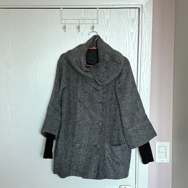 모리걸 만두카라 그레이 헤링본 하프 더블 코트