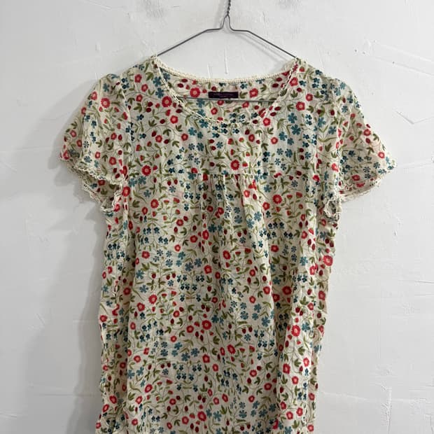 earth music strawberry blouse