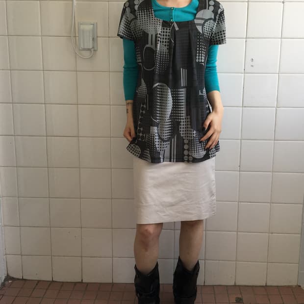 Dot pattern mixed top