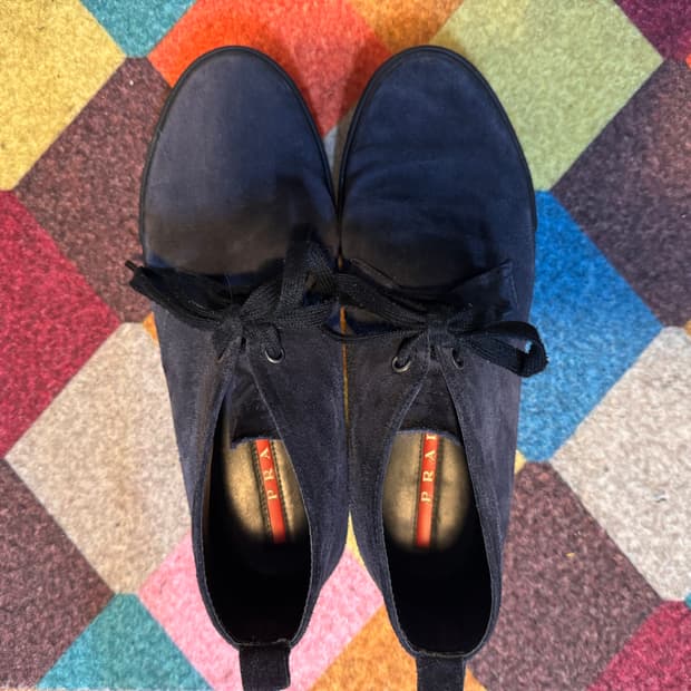 프라다 스웨이드 처카부츠