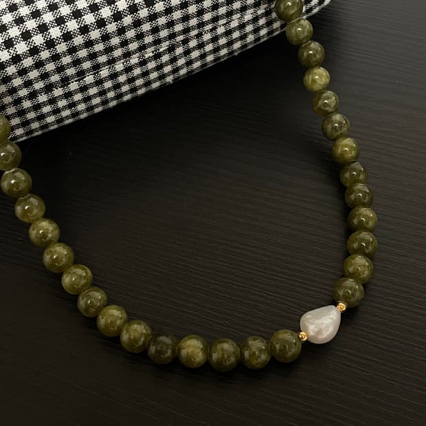 빈티지 올리브 원석 진주 목걸이