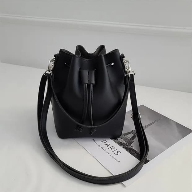 (새상품) 블랙 무광레더 복조리 버킷백
