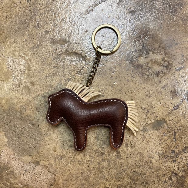 빈티지 가죽 말 키링 브라운