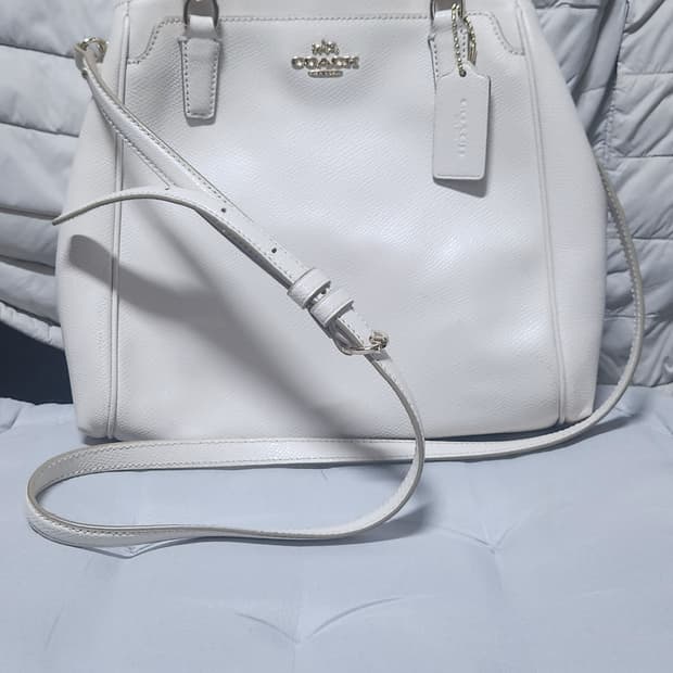 코치 화이트 숄더 크로스백