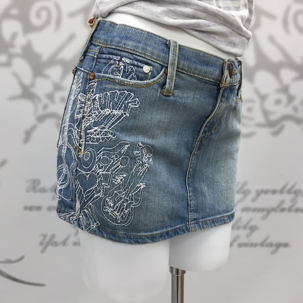 Skull Embroidery Low-Rise Denim Skirt