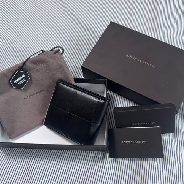 (새상품급) 보테가 베네타 블랙 반지갑 풀박스