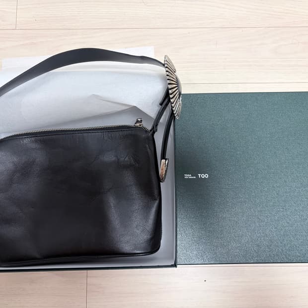 Toga too 레더 미니백 블랙