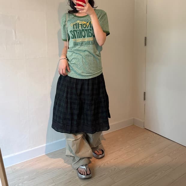 Green linger t-shirt