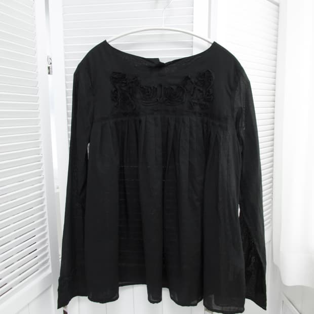 수나오 쿠와하라 아플리케 블라우스