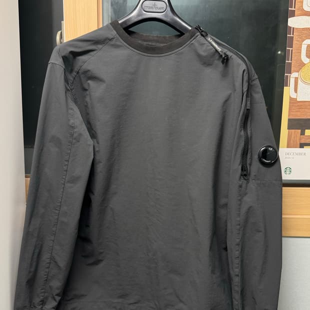 CP컴퍼니 차콜 나일론 맨투맨(XL)