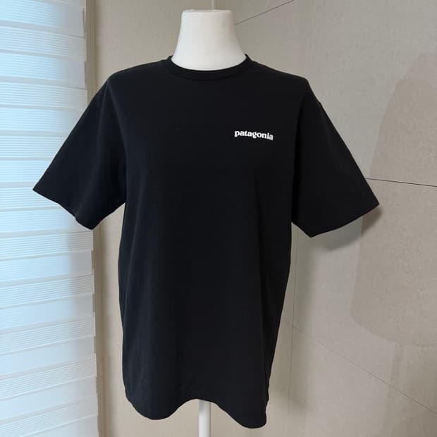 파타고니아 블랙 반팔 티셔츠 xs