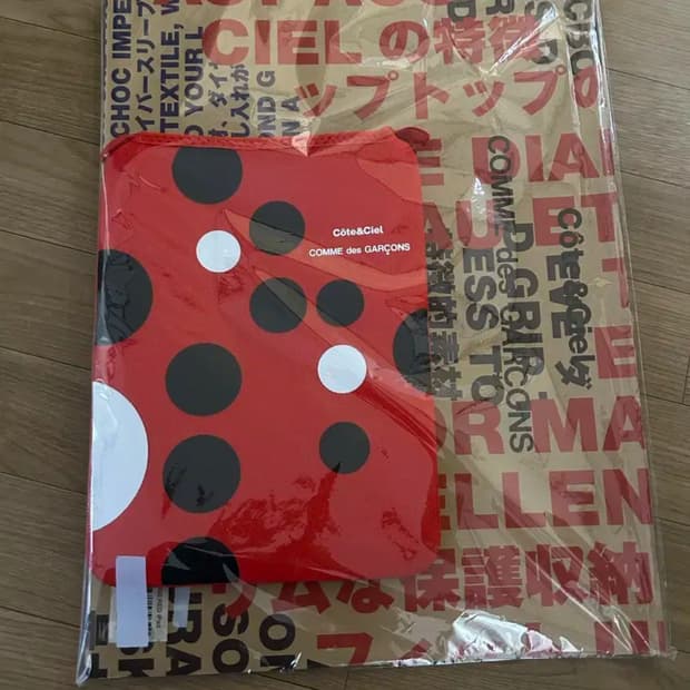 꼼데가르송 도트 파우치