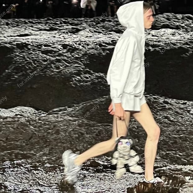 발렌시아가 머드쇼 후드집업