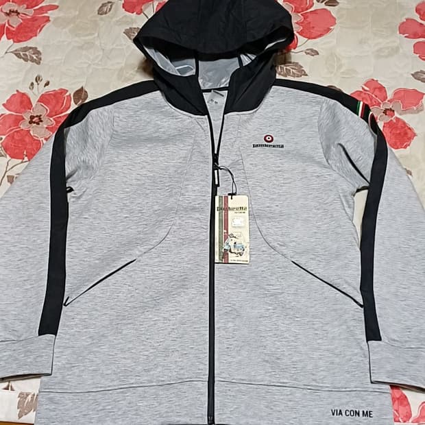 람브레타 미사용 후드집업 105 여성88 가슴54 기장68