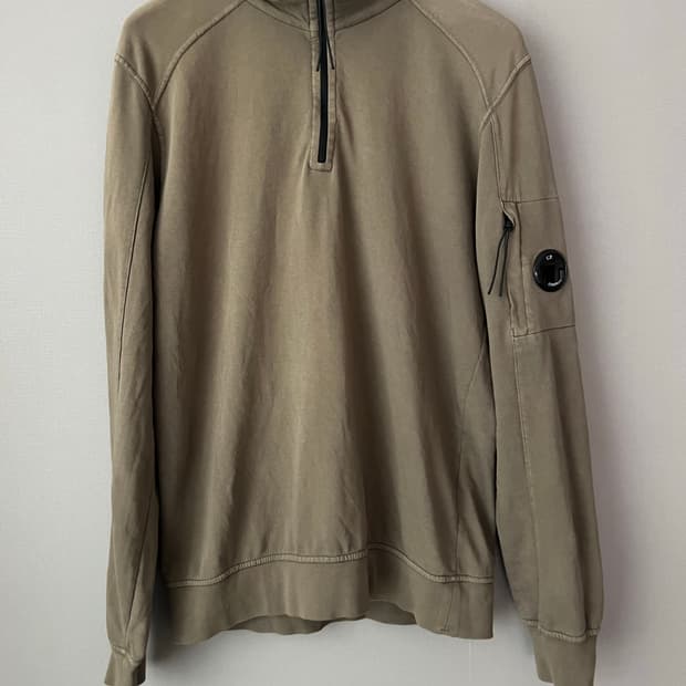 CP컴퍼니 쿼터집 스웻셔츠