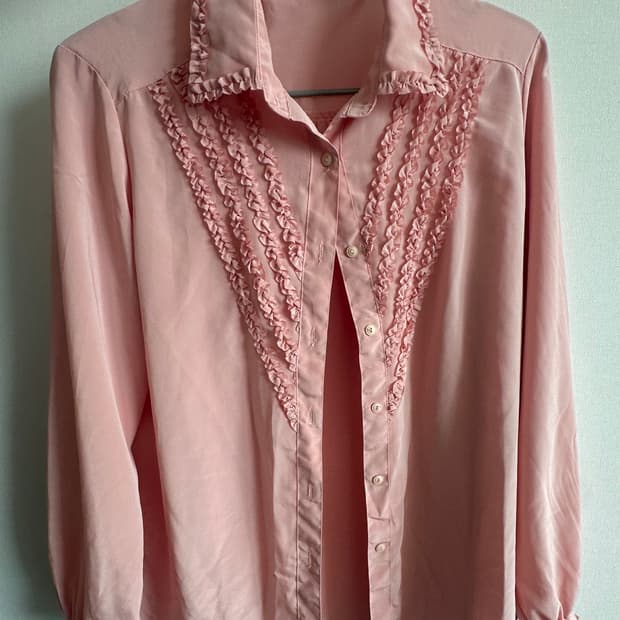 핑크 프릴 블라우스 