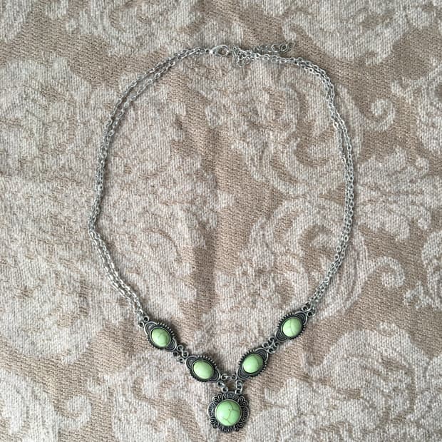 pendent point necklace