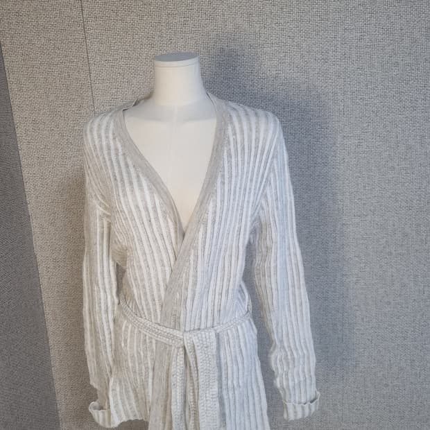 새제품 
이태리 명품 브랜드 안드레모리스 스트라이프의 가디건