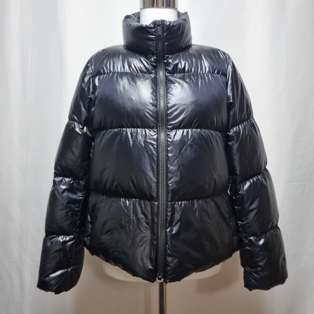 유니클로 울트라 라이트 다운 유광 패딩