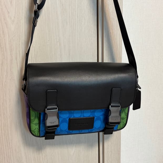 코치 크로스바디백