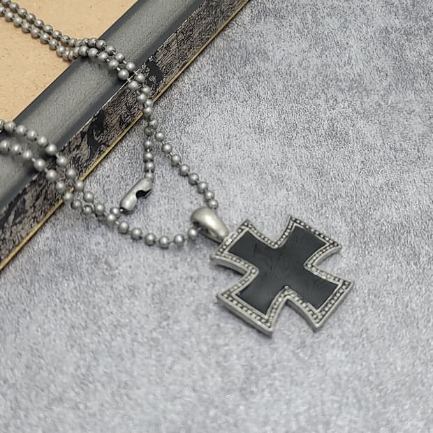 Black Cross 빈티지목걸이
