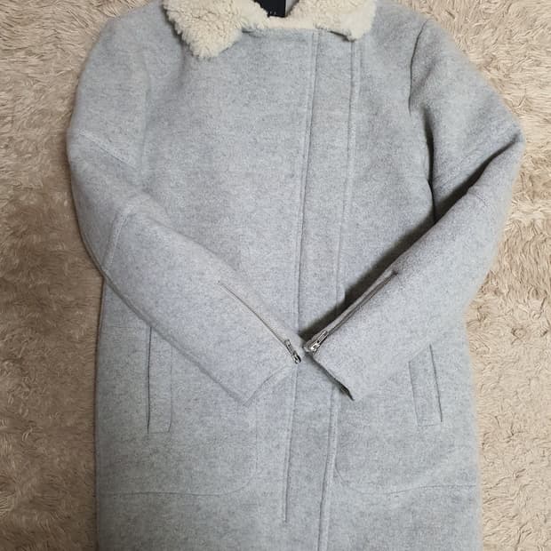 띠어리 겨울 자켓  상태 굿 사이즈 55까지 가능해요.