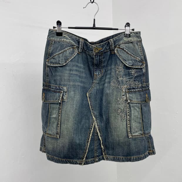 데님 절개 자수 미디 스커트 