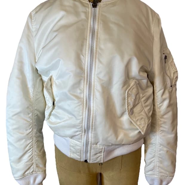 알파 인더스트리X오프닝 세레모니 아이보리 슬림 핏 플라이어스 봄버 재킷