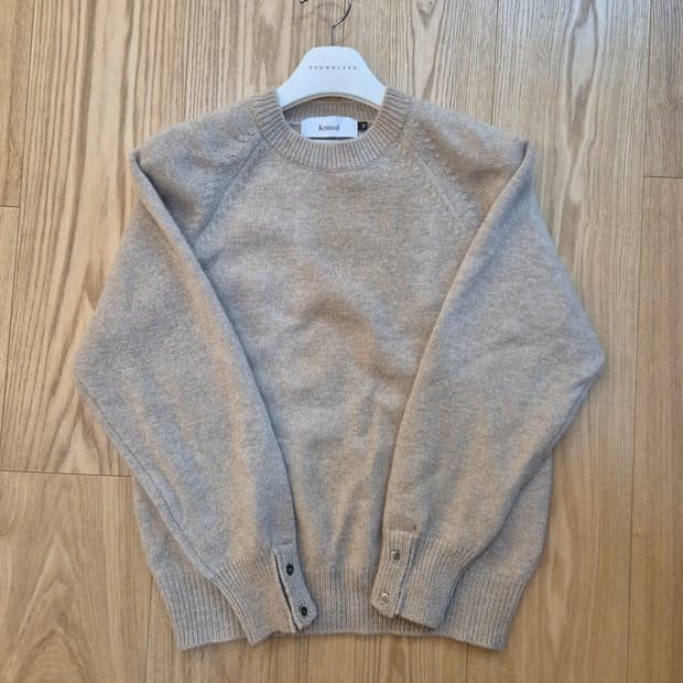 [M]니티드 쉐기독 울 100% 라운드 니트 BEIGE