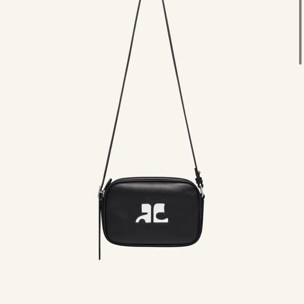 꾸레쥬 시그니처 블랙 카메라백 가방
