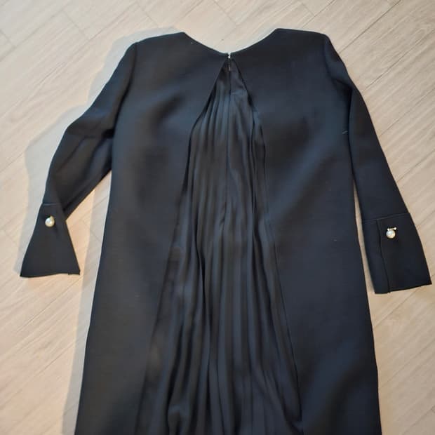 한섬 마인(MINE) 블랙 울 플리츠 원피스