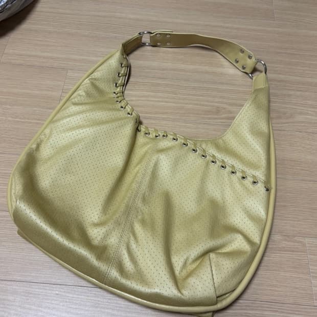 (새상품) 여밈 미디움 슬래쉬 호보 백 medium slash hobo 