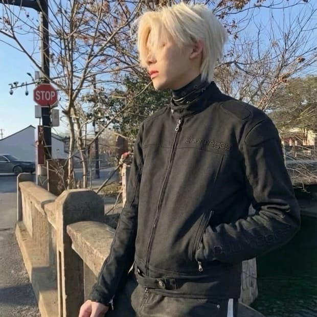 꾸레쥬 24ss 레이서 패디드 코튼 바이커 봄버자켓