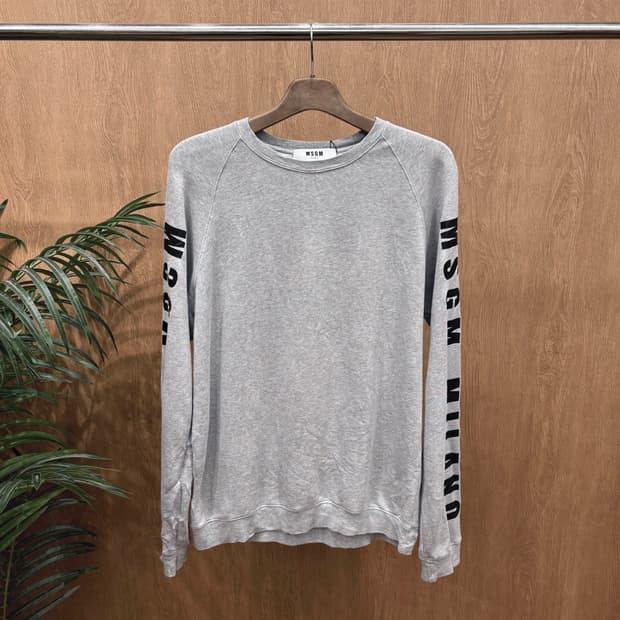 MSGM 라운드넥 긴팔 맨투맨 래글런 로고 프린팅 슬리브 디테일 그레이