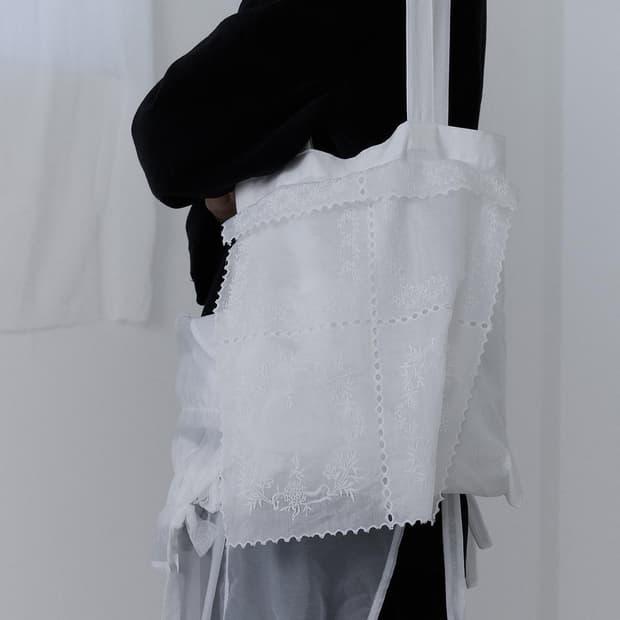 수집미학 Lace Detachable Tote Bag