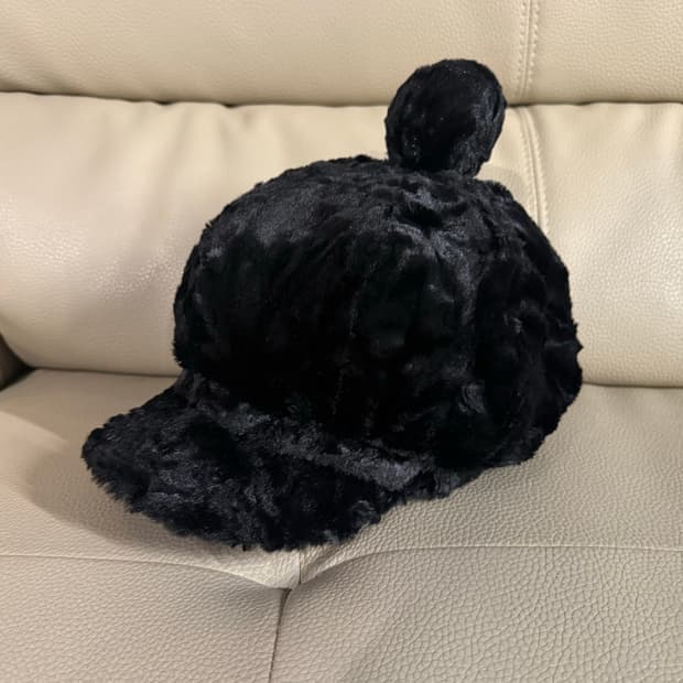 Velvet pompim detaul newsboy cap