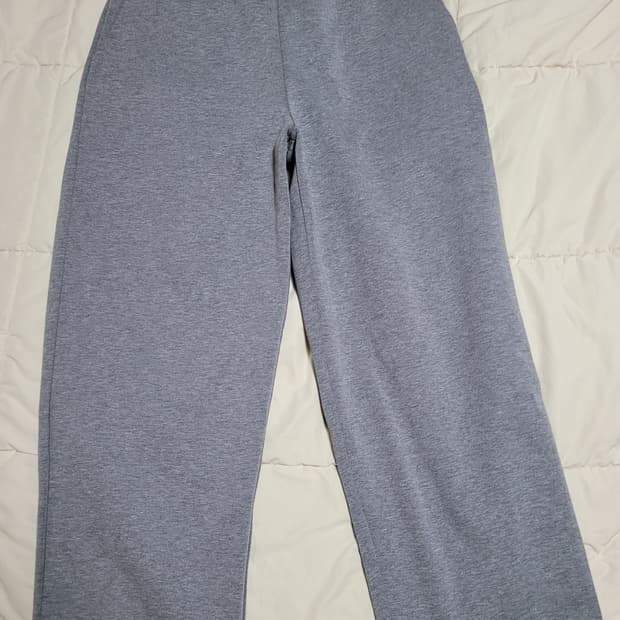 유니클로 C 스웨트 와이드 팬츠 L 사이즈 판매 합니다