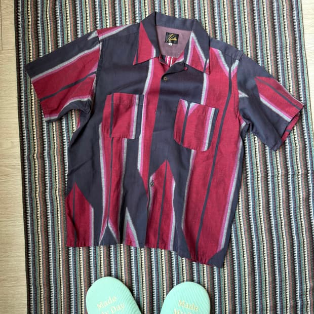 니들스 패턴 반팔 셔츠