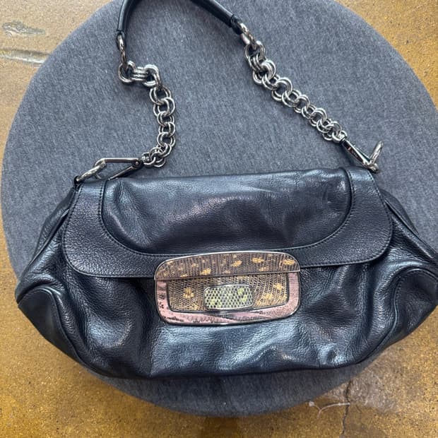 프라다 블랙 레더 숄더 체인백