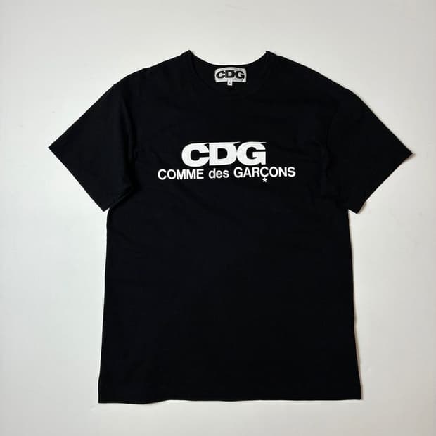 꼼데가르송 CDG 로고 반팔 티셔츠 PN8595