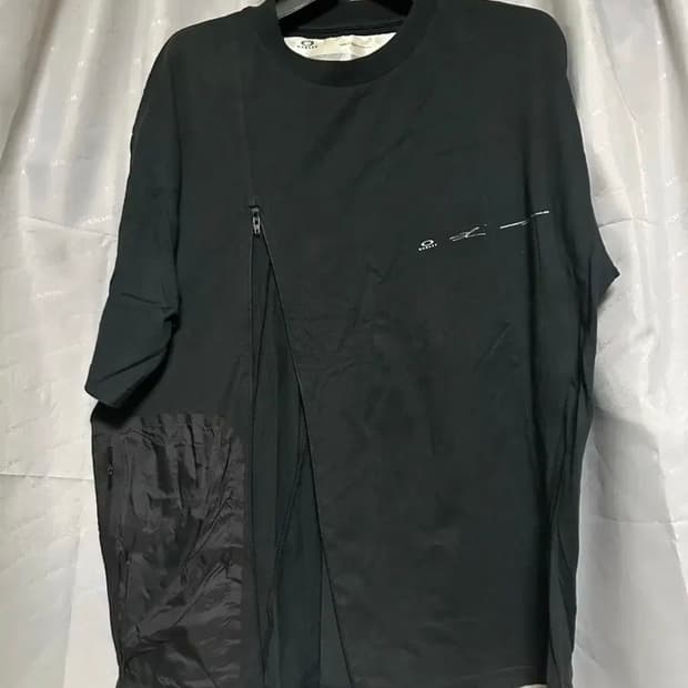 오클리 사무엘로스 지퍼 포켓 반팔 티셔츠 블랙