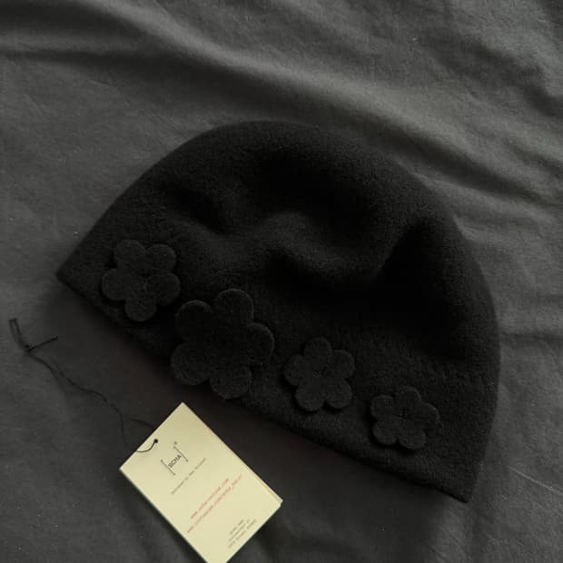 (네고가능)Scha 미디움 플라워 울 비니