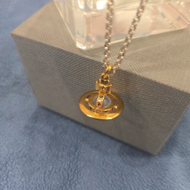 비비안웨스트우드 orb 목걸이 골드