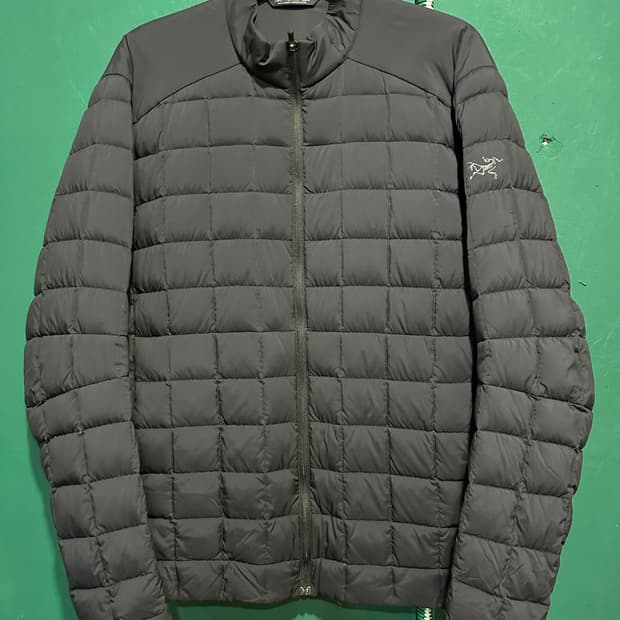 아크테릭스 매장판 경량패딩 L