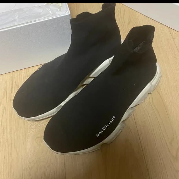 발렌시아가 스피드러너 42e팝니다