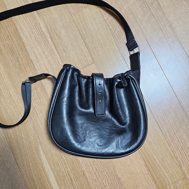 해칭룸 레더 웨이비백 미니