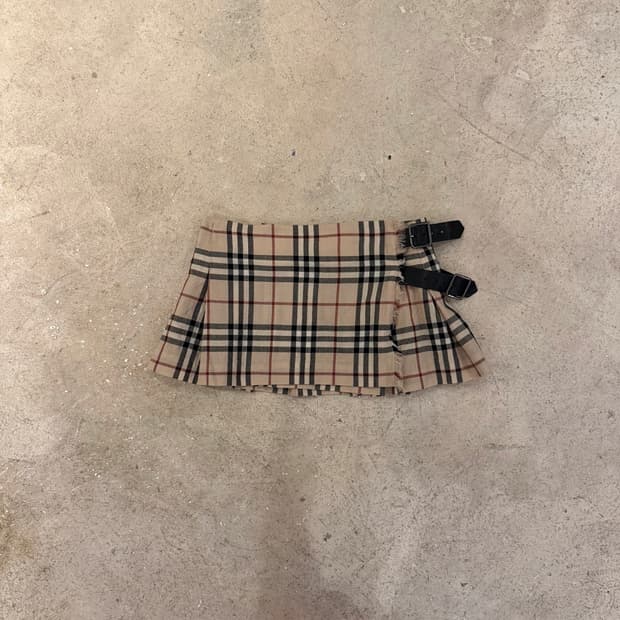BURBERRY 버클 랩스커트