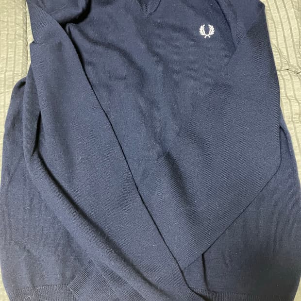 프레드페리 브이넥 네이비 메리노 울 스웨터