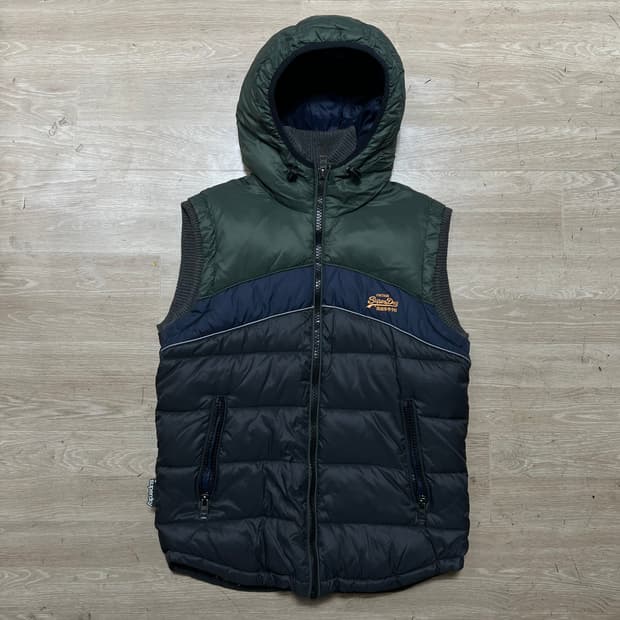 슈퍼드라이 뽀글이 플리스 안감 후드 배색 패딩조끼 [블랙] M/95