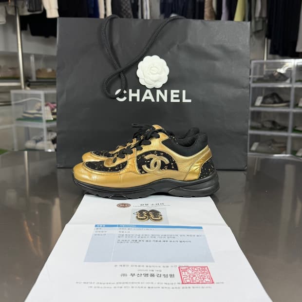 [정품] 샤넬 CC 로고 트위드 골드 레더 스니커즈 235